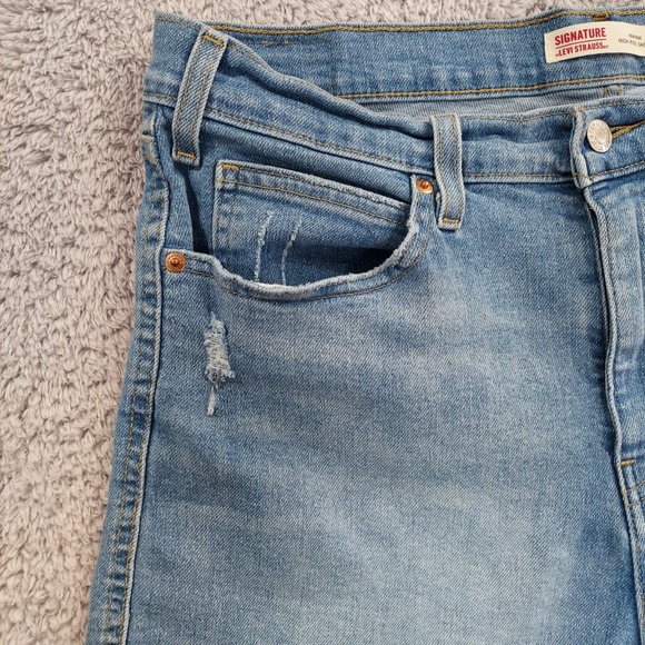 Signature Levi Strauss Heritage High Rise Shorts Frayed Hem Size 16 Light Wash - Picture 3 of 13